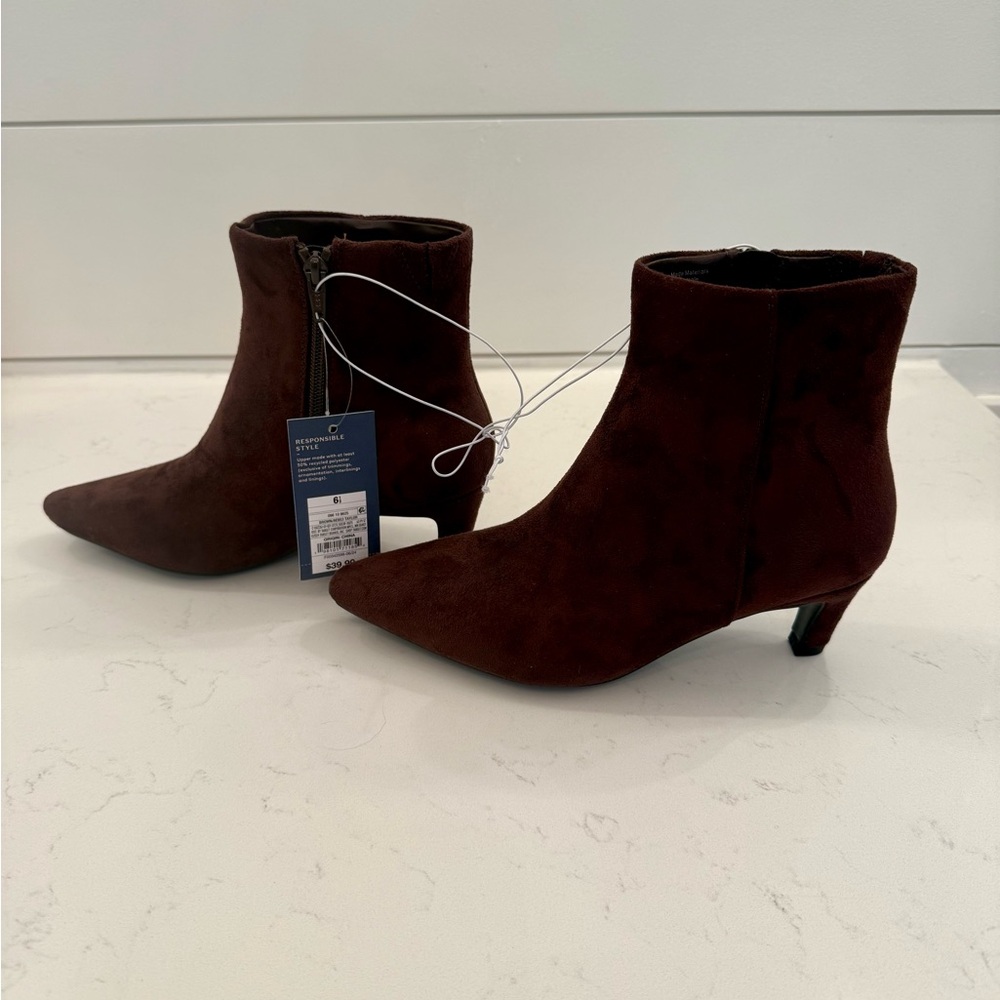 NWT UNIVERSAL THREAD Chocolate Brown Faux Suede Ankle Boots, size 6-1/2 - Picture 7 of 10